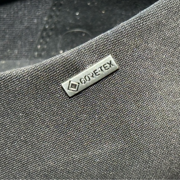 WOMEN’S ECCO ‘sneaker shoe’ Size 41 euro (10 US) Wide width. NEVER WORN
$20 - Picture 6 of 8